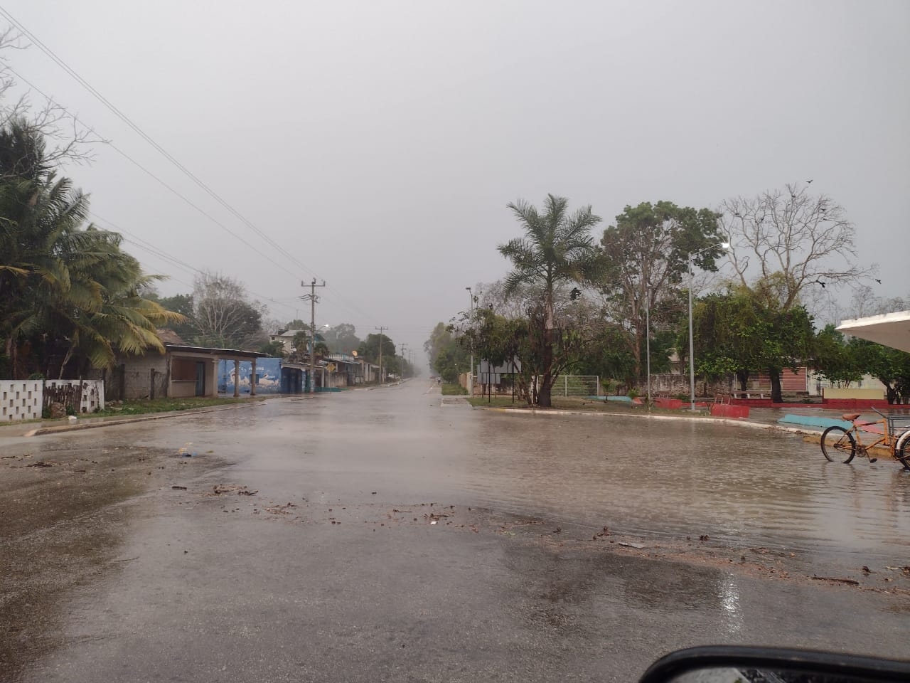 Tromba azota la comunidad de Xhazil Sur del Municipio de Felipe Carrillo Puerto,