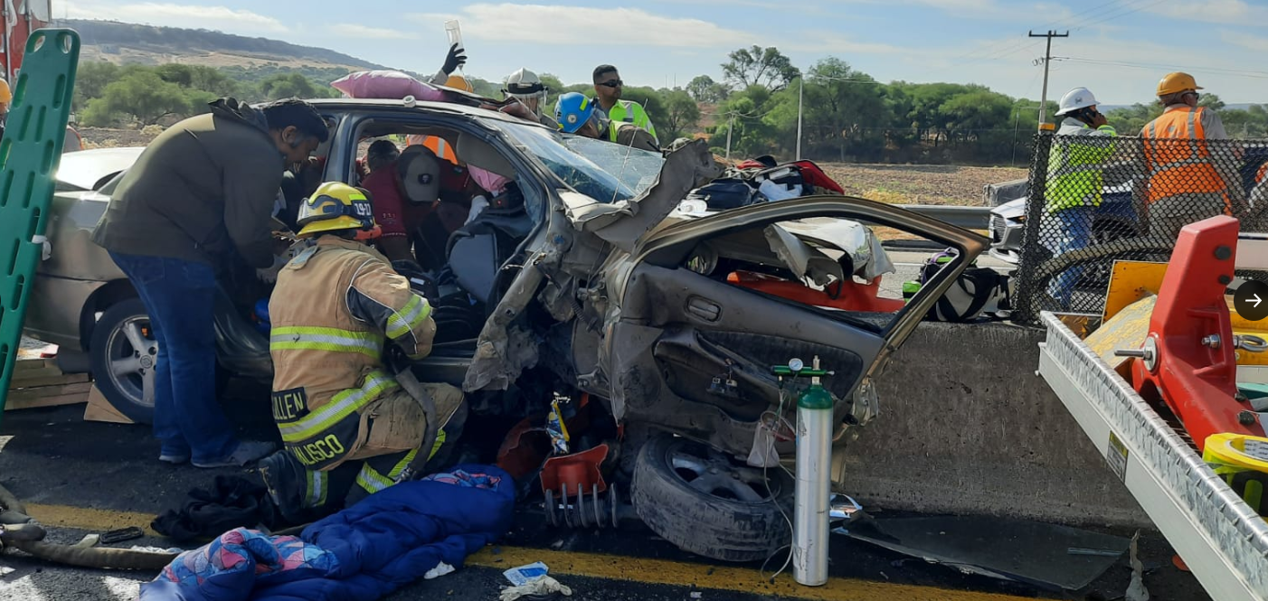 Un vehículo se impactó contra la barrera de contención que divide los carriles de la autopista, a la altura del kilómetro 95