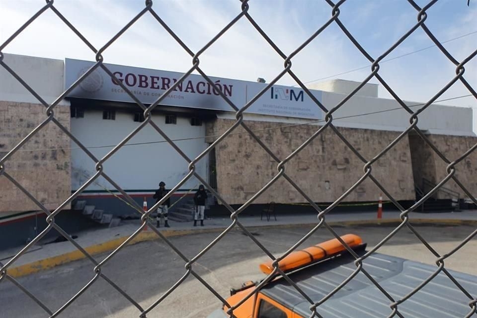 Detienen a tres funcionarios del INM por incendio en Ciudad Juárez