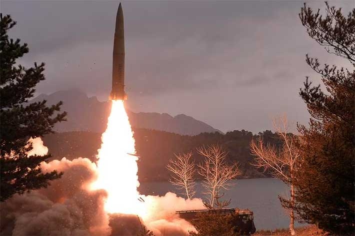Corea del Norte confirma que lanzó un misil balístico de combustible sólido Corea del Norte confirma que lanzó un misil balístico de combustible sólido