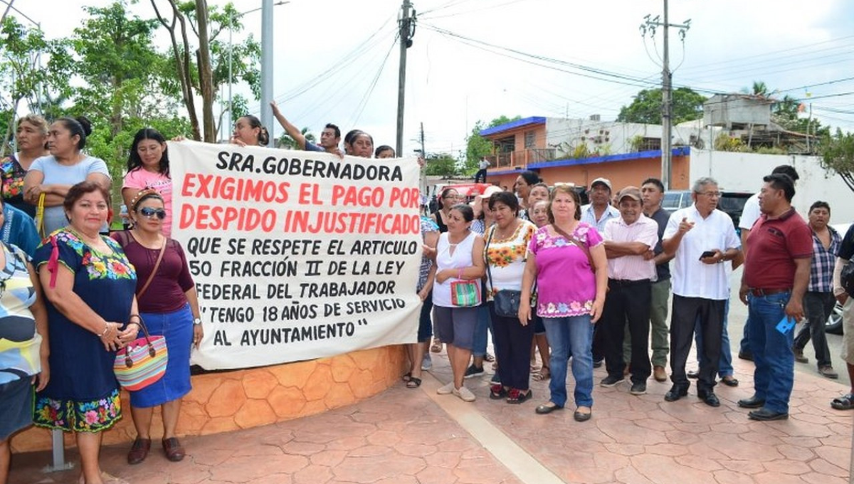Reciben a Mara Lezama en José María Morelos con manifestaciones por despidos injustificados