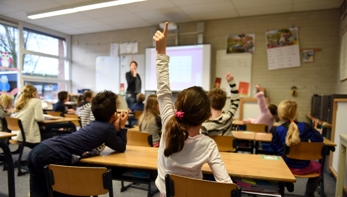La nueva técnica para que nadie llegue tarde por sus hijos a la escuela. Foto: Especial