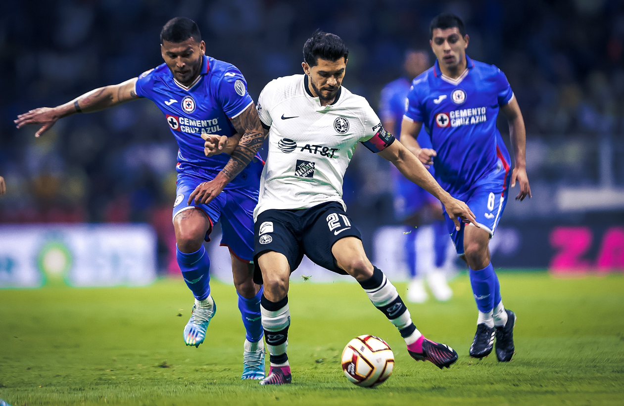 América viene de atrás y derrota al Cruz Azul, que se queda con un hombre menos en el Clásico Joven del Torneo Clausura 2023 de la Liga MX