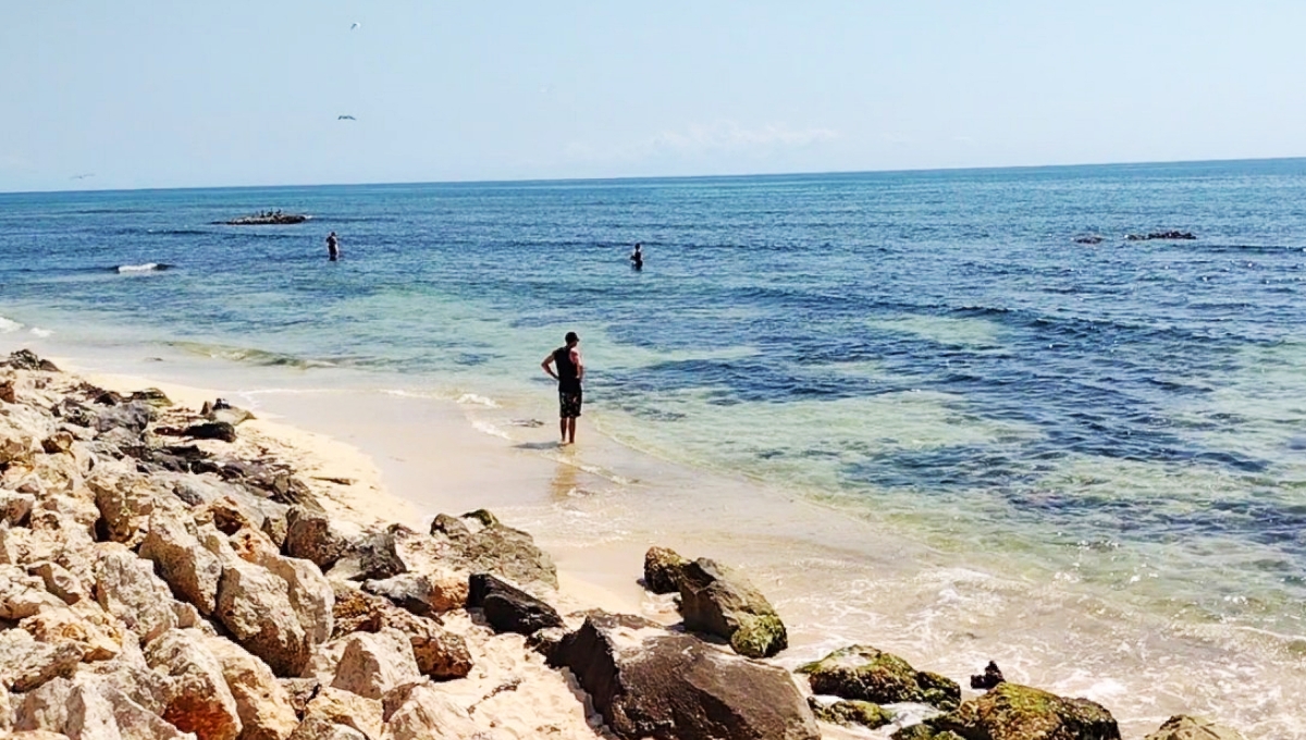Otros bañistas que se encontraban en la playa los que se percataron del cuerpo