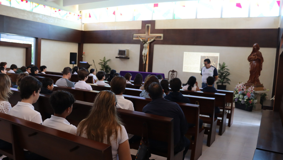 Padres de familia, maestros, compañeros y amigos lamentaron la pérdida del joven Padres de familia, maestros, compañeros y amigos lamentaron la pérdida del joven