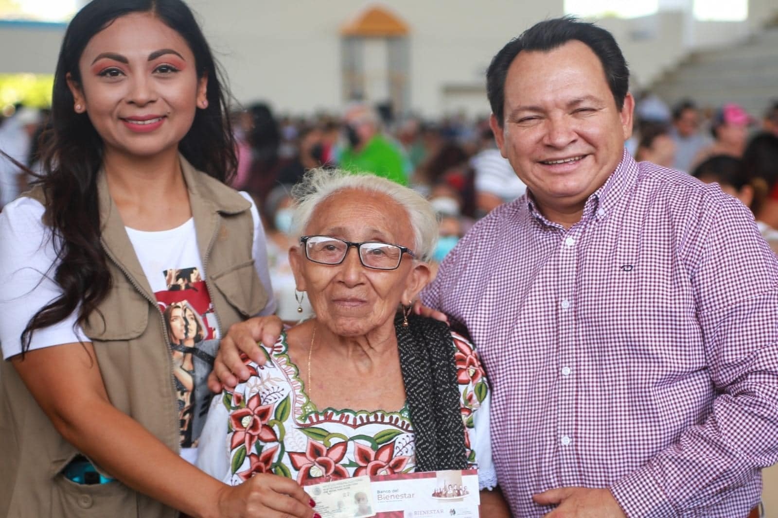 A las personas adultas mayores ahora se les entregan 4 mil 800 pesos de pensión