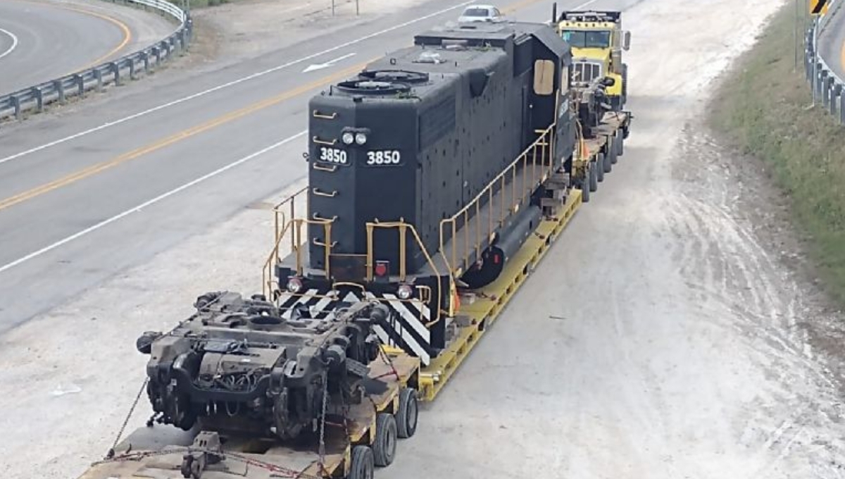La locomotora pesa aproximadamente 150 toneladas