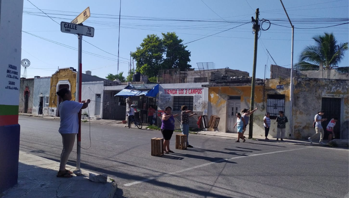 Varios autos y motocicletas tuvieron que desviarse Varios autos y motocicletas tuvieron que desviarse
