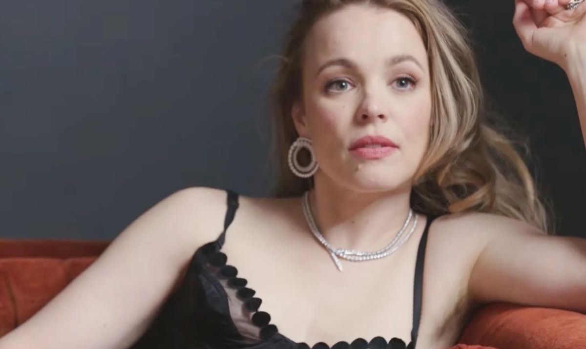 Rachel McAdams pidió que no editaran su vello axilar, lo presume orgullosa