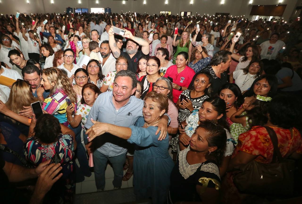 El Amigo Libo estuvo acompañado por más de 2 mil 500 mujeres de Mérida