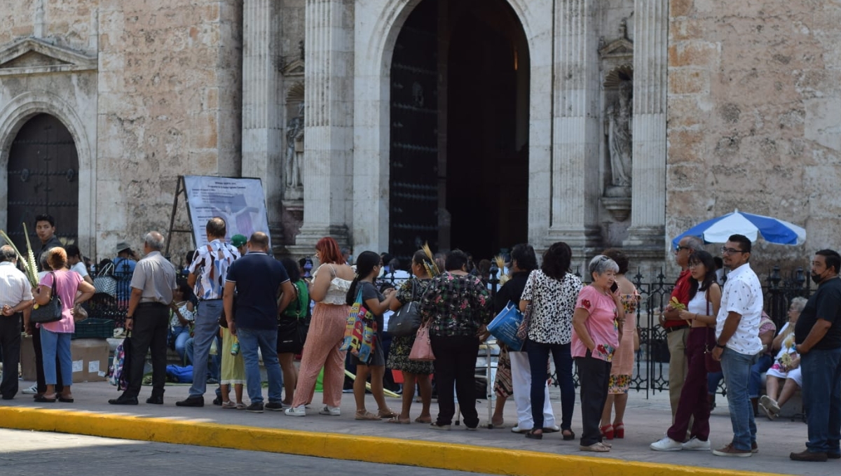 La misa episcopal a las 8 de la mañana en Catedral de Mérida