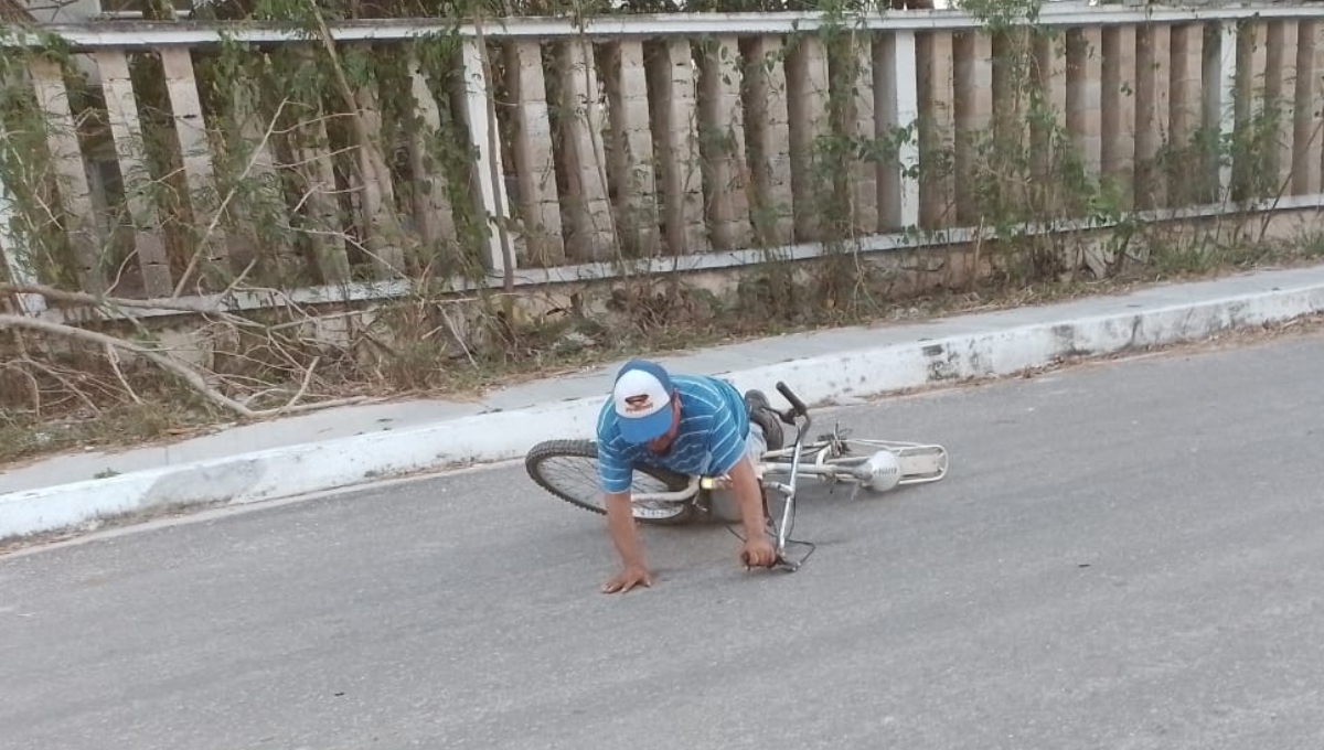Los testigos del hecho ayudaron al ciclista a quitar la pierna de la llanta