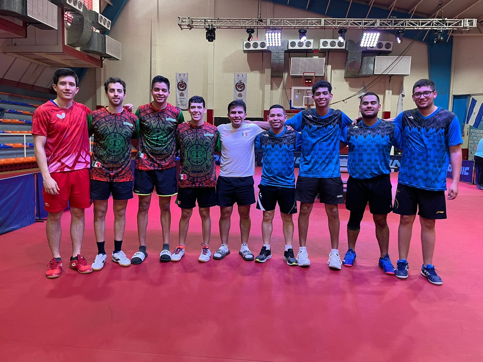 La Selección Nacional de México con los quintanarroenses en sus filas y ganó sus primeros encuentros en la rama varonil y femenil