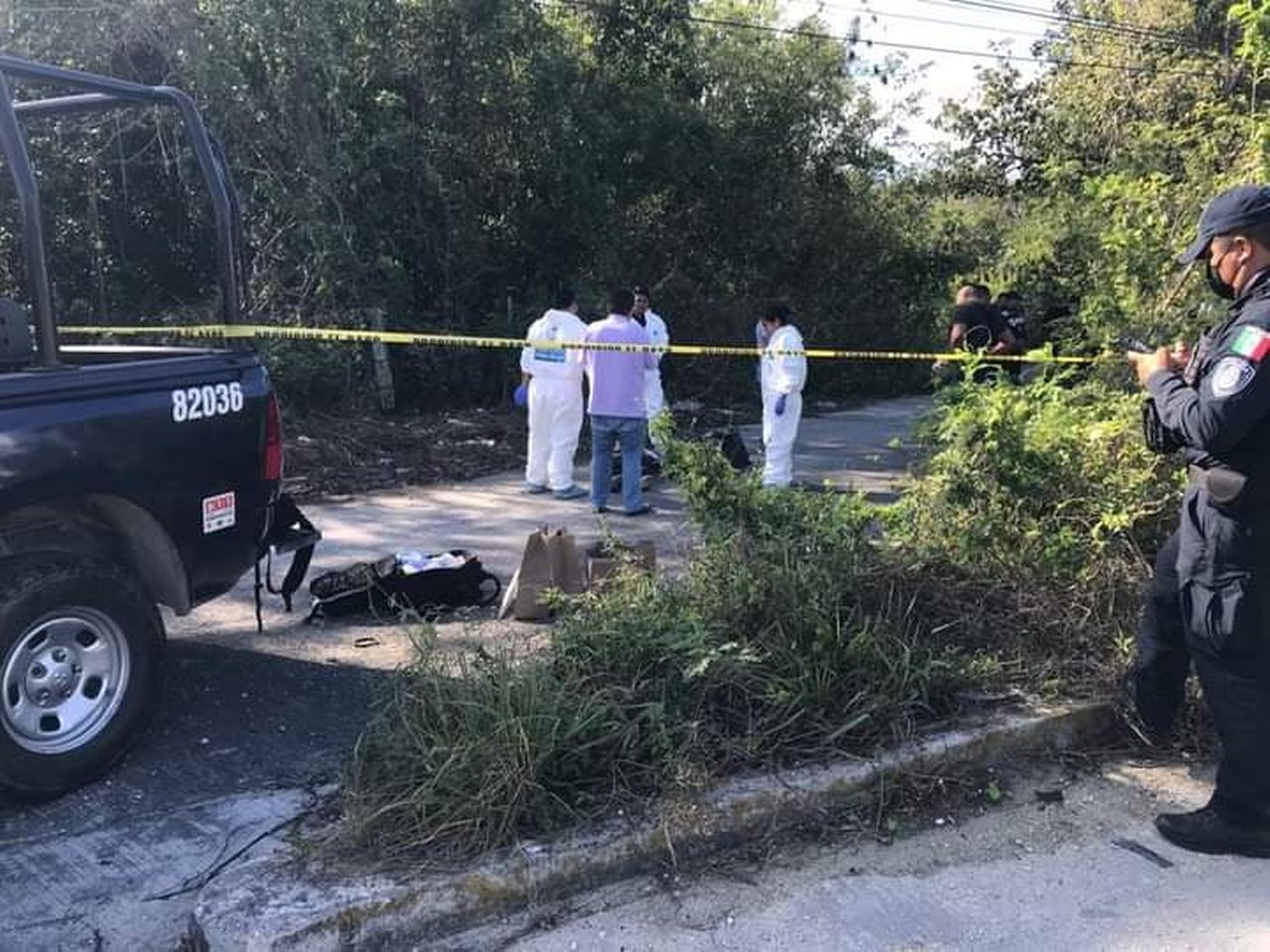 Hallan cuerpo con signos de violencia cerca de Puerto Morelos