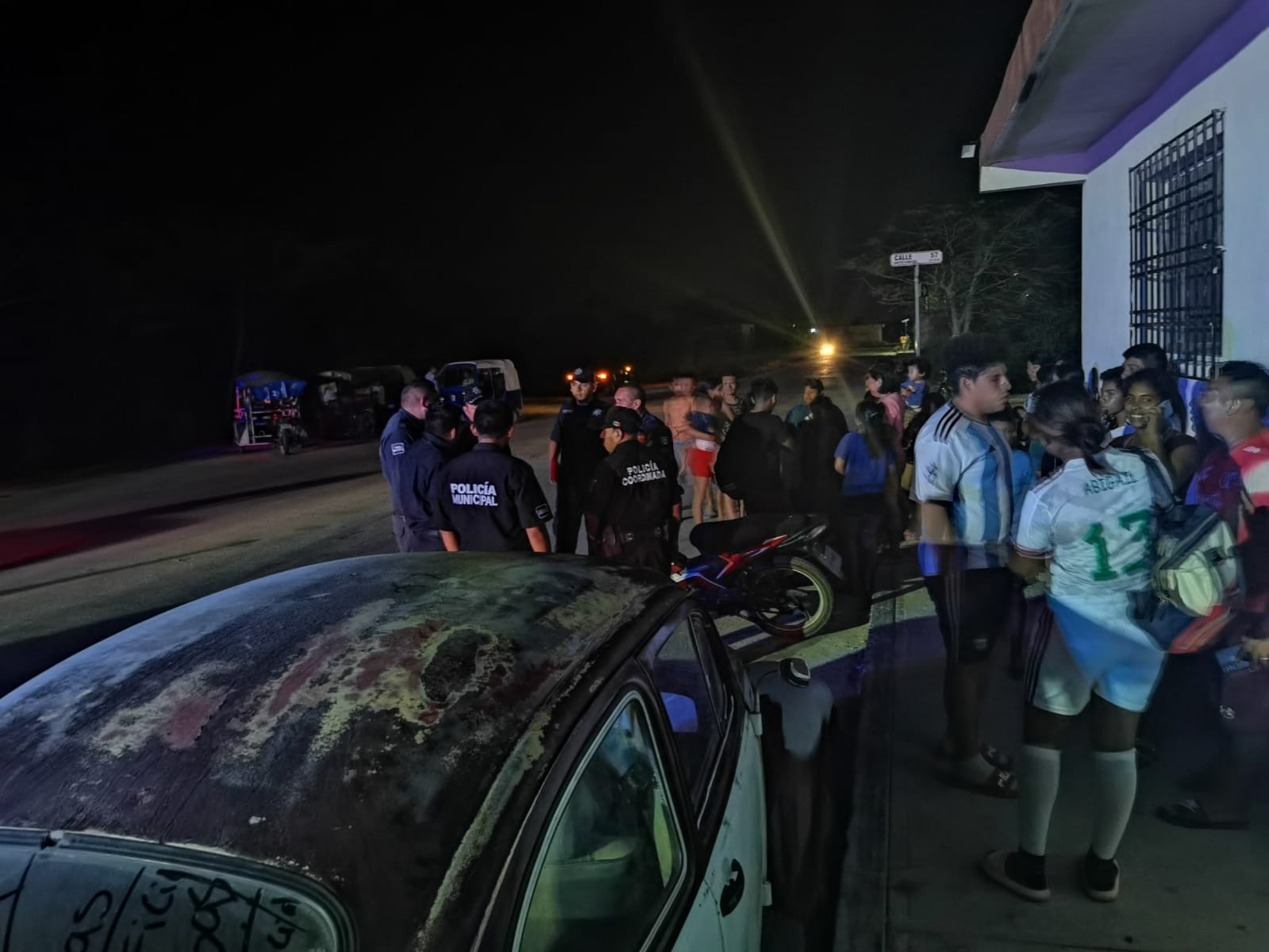 Cerca de 100 personas se manifestaron por el olvido del Ayuntamiento de Progreso al fraccionamiento Flamboyanes Cerca de 100 personas se manifestaron por el olvido del Ayuntamiento de Progreso al fraccionamiento Flamboyanes