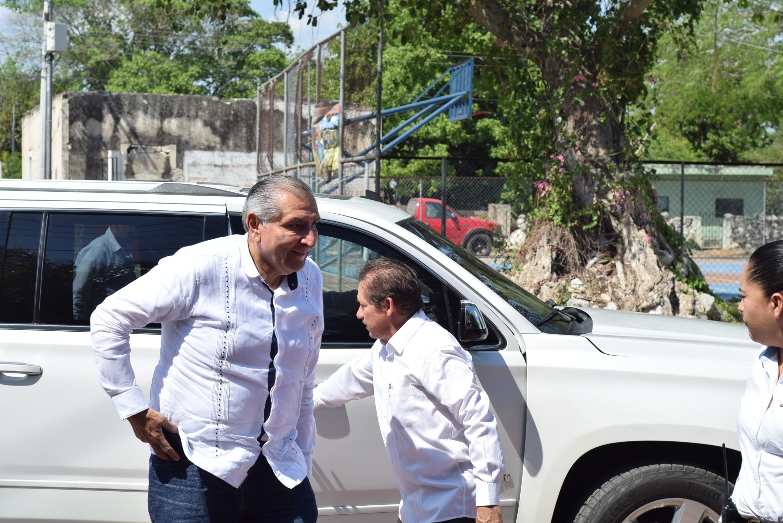 Adán Augusto continúa su gira en Yucatán