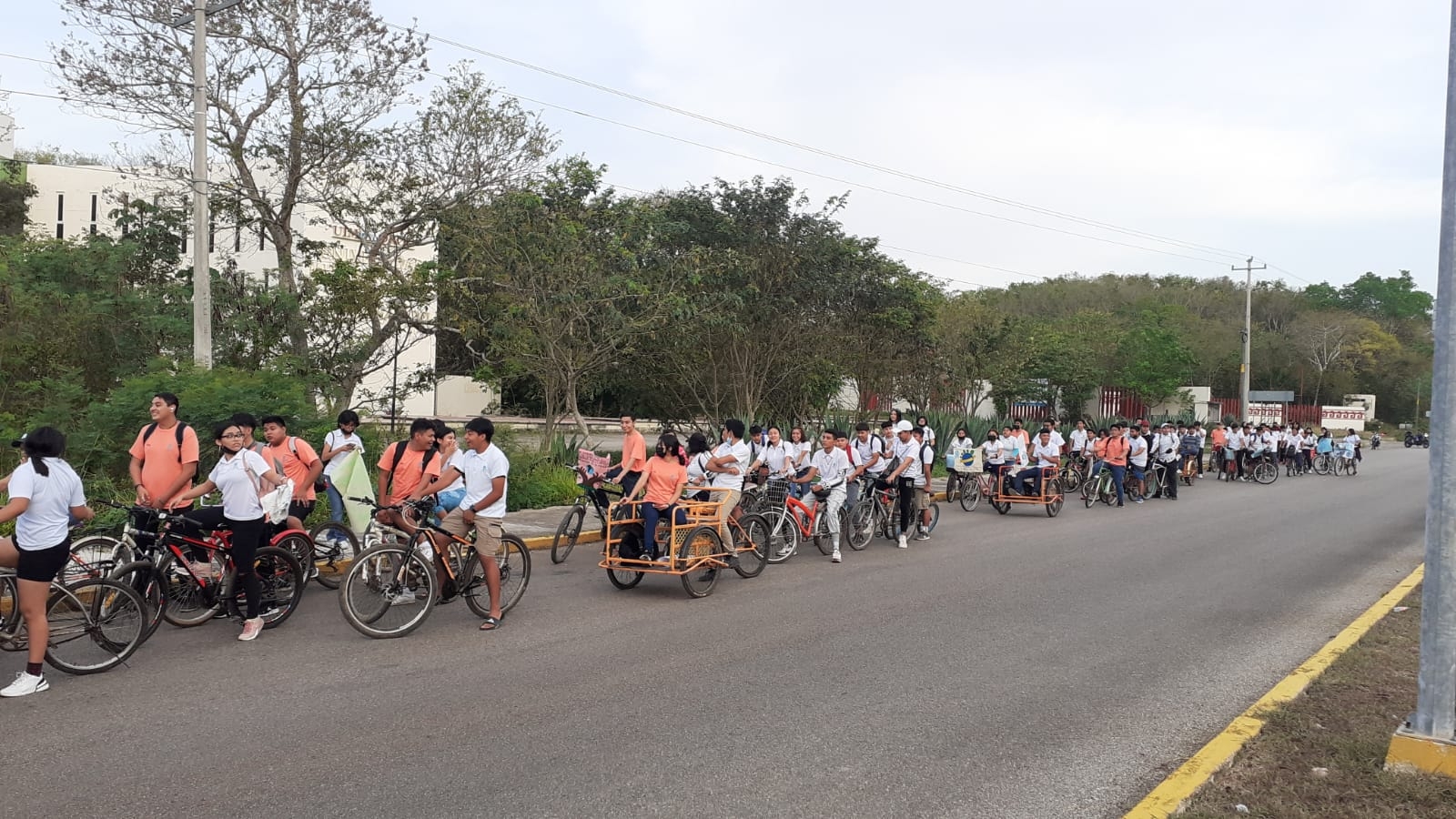 Inicio en la glorieta ubicada frente a la Universidad Intercultural Maya de Quintana Roo y concluyó en la escuela localizada en la colonia Guadalupe Inicio en la glorieta ubicada frente a la Universidad Intercultural Maya de Quintana Roo y concluyó en la escuela localizada en la colonia Guadalupe