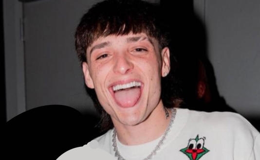 Peso Pluma, cantante de corridos bélicos