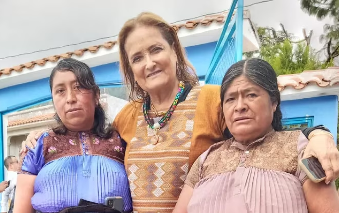 Patricia Armendáriz le grita a indígenas de Chiapas Patricia Armendáriz le grita a indígenas de Chiapas