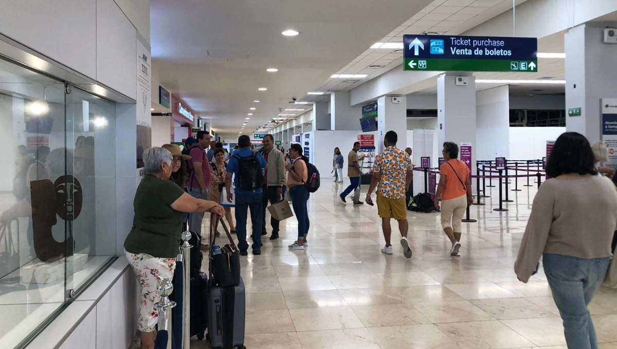 Los primeros vuelos en despegar fueron rumbo a la Ciudad de México