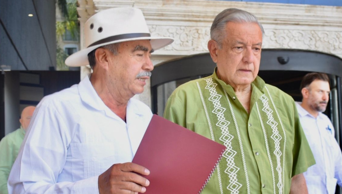 El mandatario fue recibido por simpatizantes y militantes de Morena cuando salía de su hotel ubicado en Paseo de Montejo