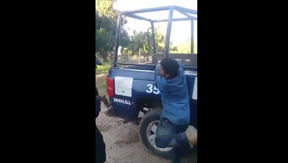 Policías tablean a detenido en Escuinapa, Sinaloa Policías tablean a detenido en Escuinapa, Sinaloa