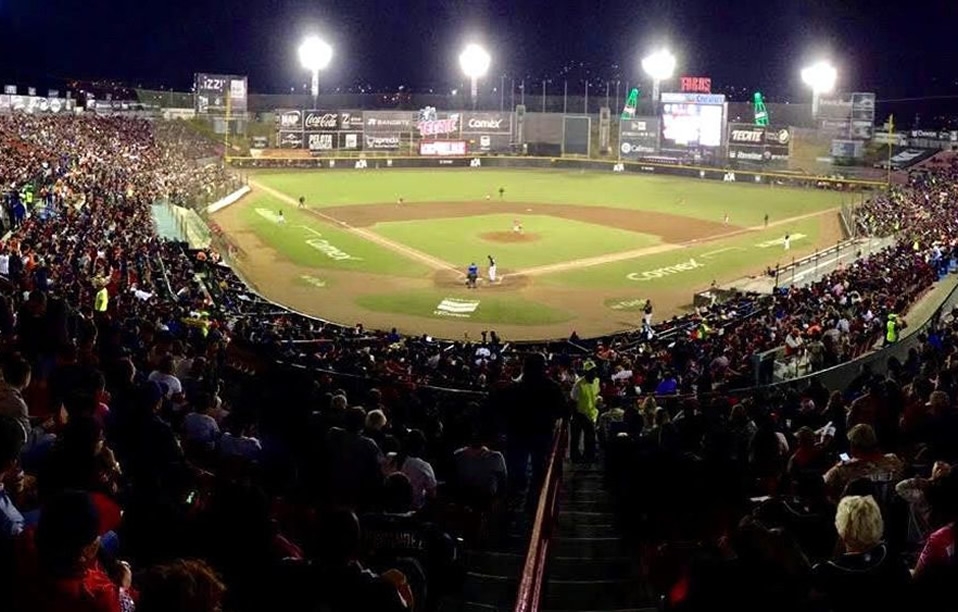 Por defender a su novia, asesinan a un joven afuera del estadio de beisbol en Tijuana