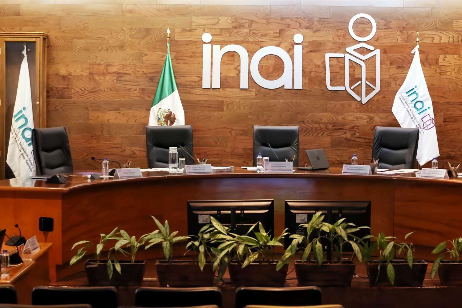 El senador de Morena planteaba que las funciones del Inai sean absorbidas por la SFP
