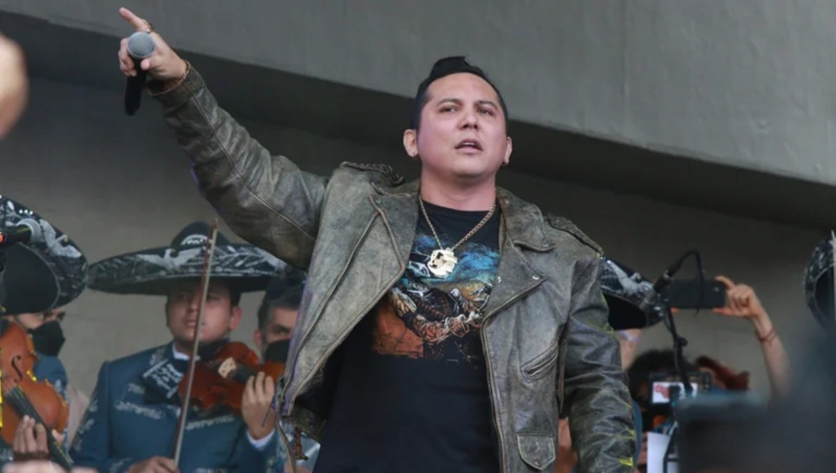 Edwin Luna, fundador de La Trakalosa, es un cantante destacado de la música regional mexicana Edwin Luna, fundador de La Trakalosa, es un cantante destacado de la música regional mexicana