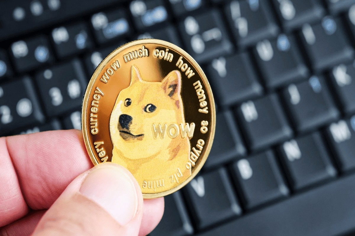 Elon Musk cambia logo de Twitter por imagen de Dogecoin