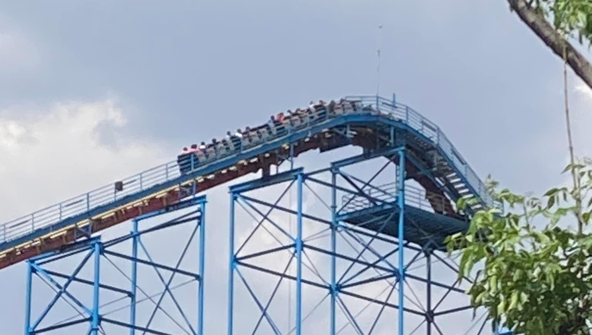 Falla en juego de Six Flags deja a visitantes varados en las alturas
