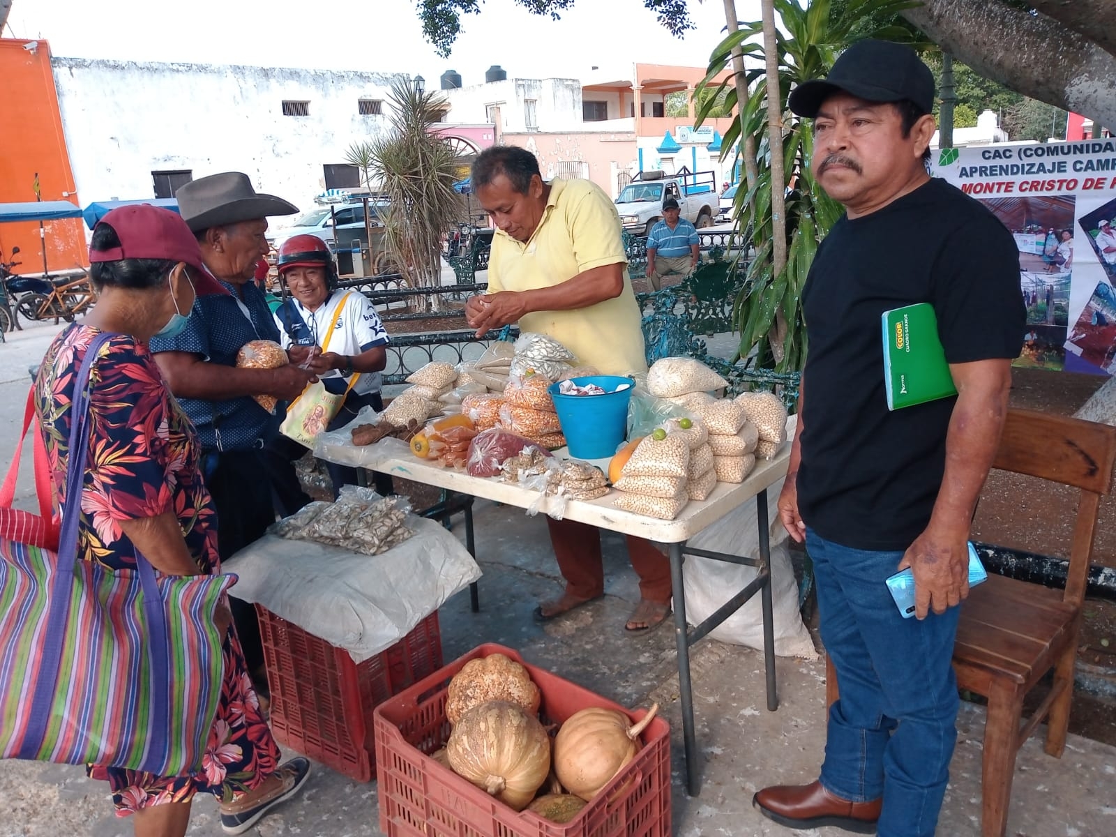 Programa Sembrando Vida entrega semillas nativas de maíz a campesinos de Hecelchakán