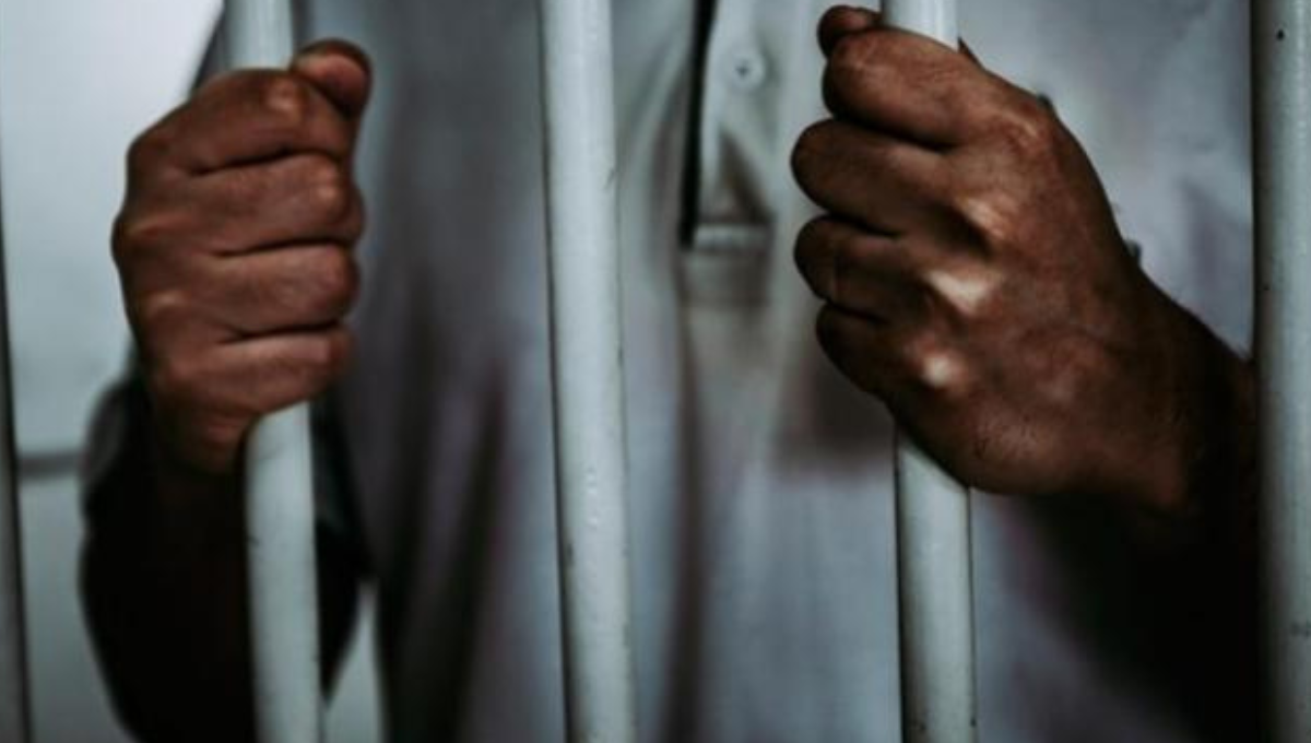 El hombre deberá también pagar la reparación del daño