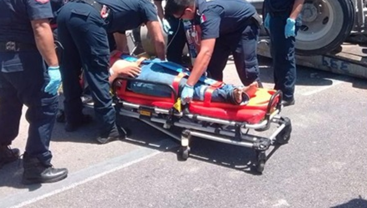 El chofer fue transportado a un hospital por una ambulancia de la SSP El chofer fue transportado a un hospital por una ambulancia de la SSP