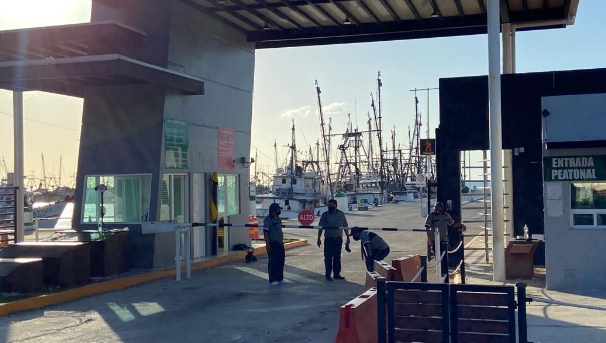 Los pescadores dieron parte a capitanía de puerto lo que desplegó el auxilio de la marina Los pescadores dieron parte a capitanía de puerto lo que desplegó el auxilio de la marina
