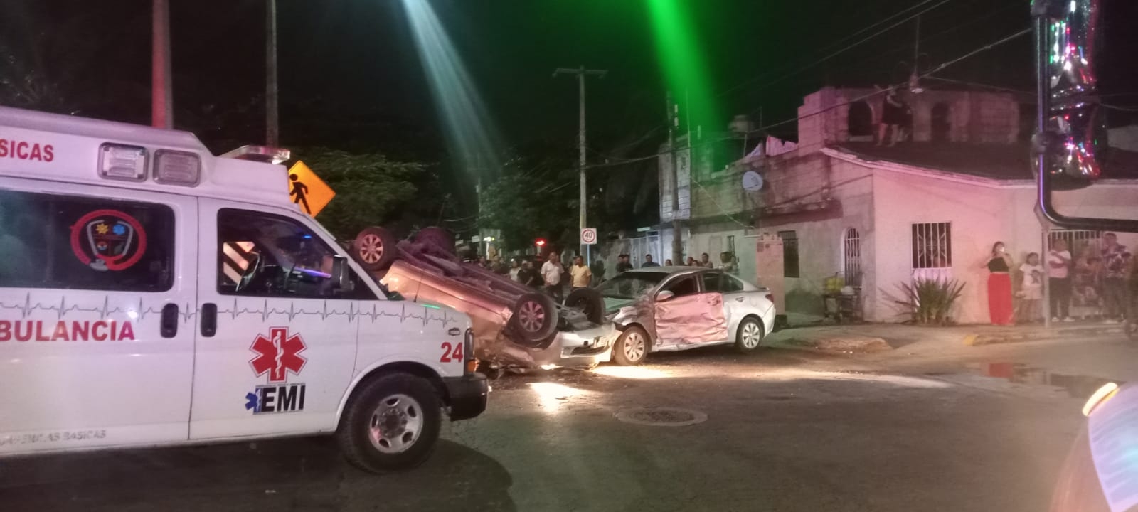 Al menos seis personas resultaron heridas, luego de que se registrará un accidente en las avenidas Andrés Quintana Roo y Chac Mool Al menos seis personas resultaron heridas, luego de que se registrará un accidente en las avenidas Andrés Quintana Roo y Chac Mool