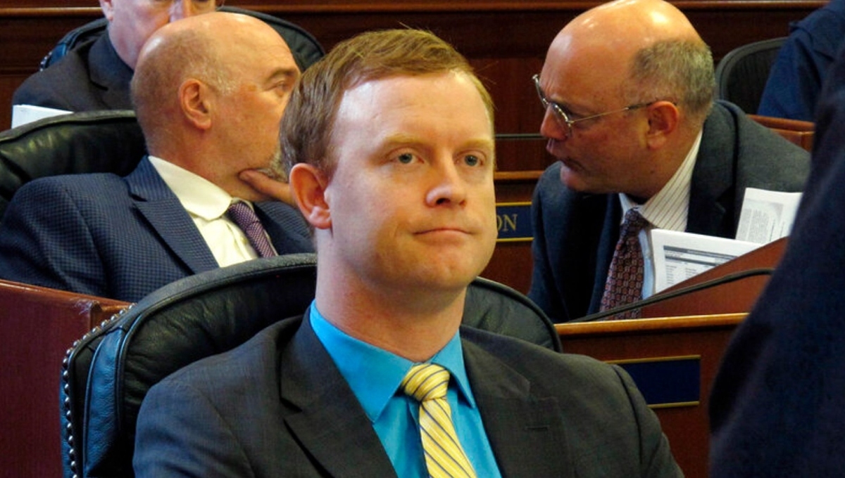 Legislador de Alaska, sugiere que el maltrato infantil mortal podría suponer un "ahorro de costos" Legislador de Alaska, sugiere que el maltrato infantil mortal podría suponer un "ahorro de costos"
