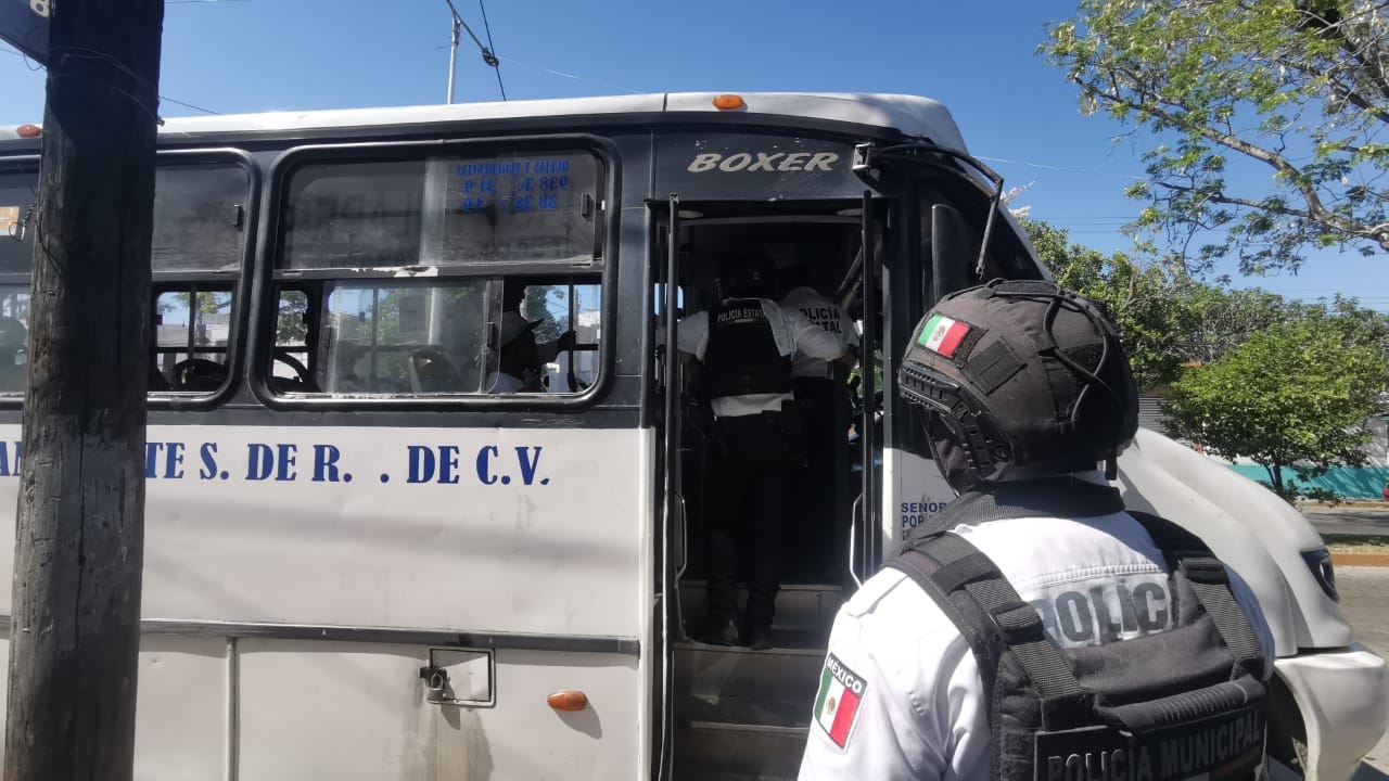 El hombre fue descubierto robando en un auto estacionado en Ciudad del Carmen