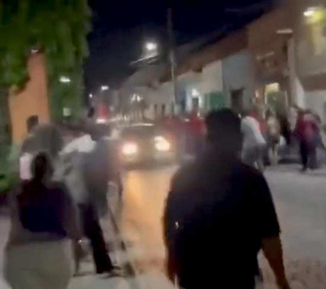 Conductor atropella a feligreses en Puebla