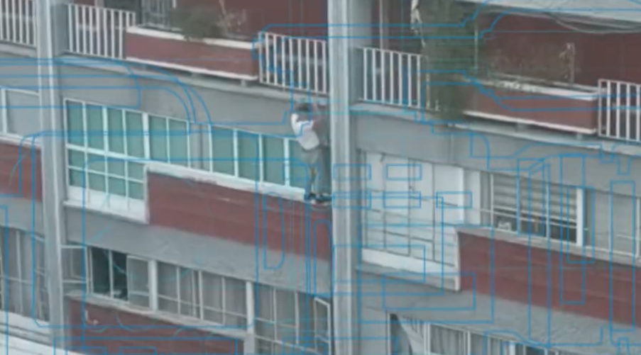 Los hechos se registraron en la Unidad Habitacional Miguel Alemán cuando el sujeto presuntamente escalaba el edifico en estado de ebriedad