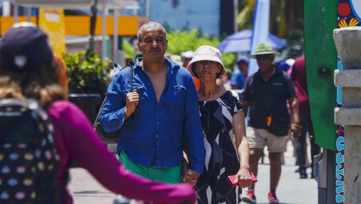 Viajeros de diversa partes del mundo llegan al Caribe Mexicano para disfrutar del ambiente nocturno y los múltiples atractivos que se les ofrece en la ciudad