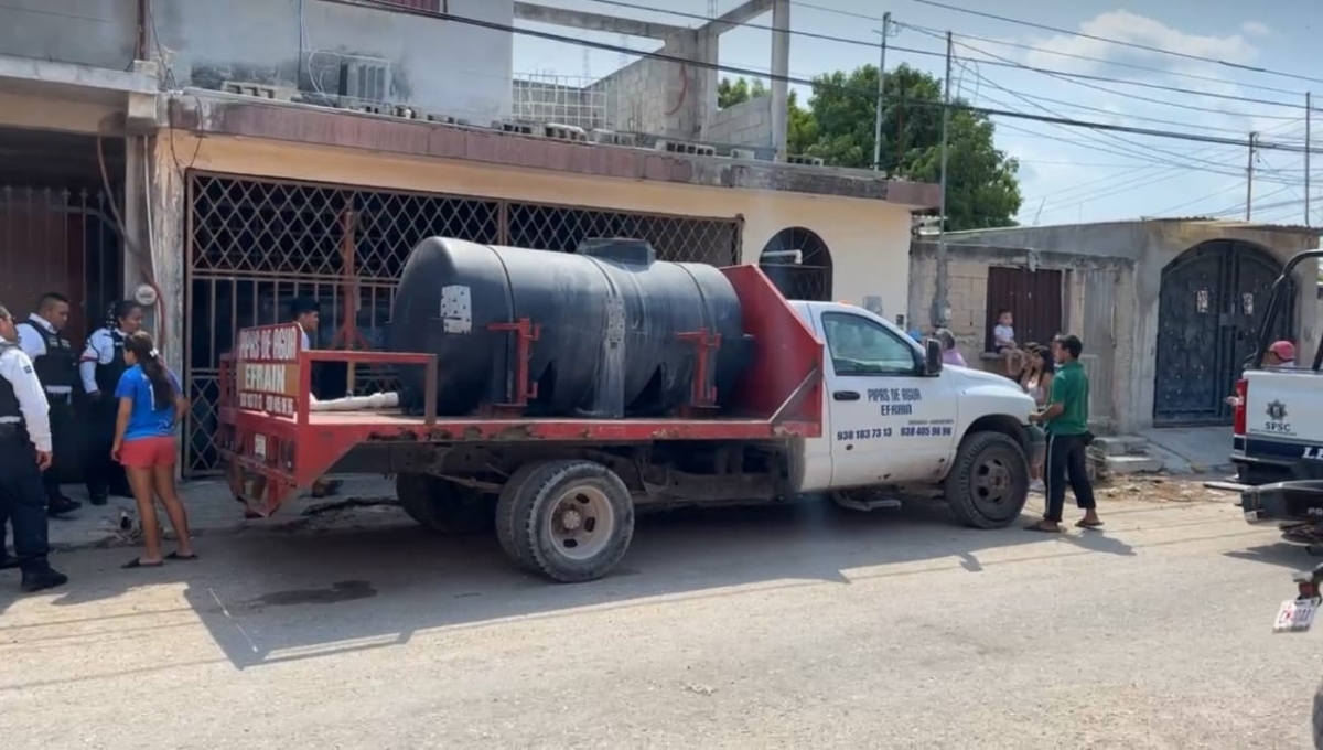 Las vecinos tomaron la calle de la casa del papá exigiéndole que deje de guardar a su hijo