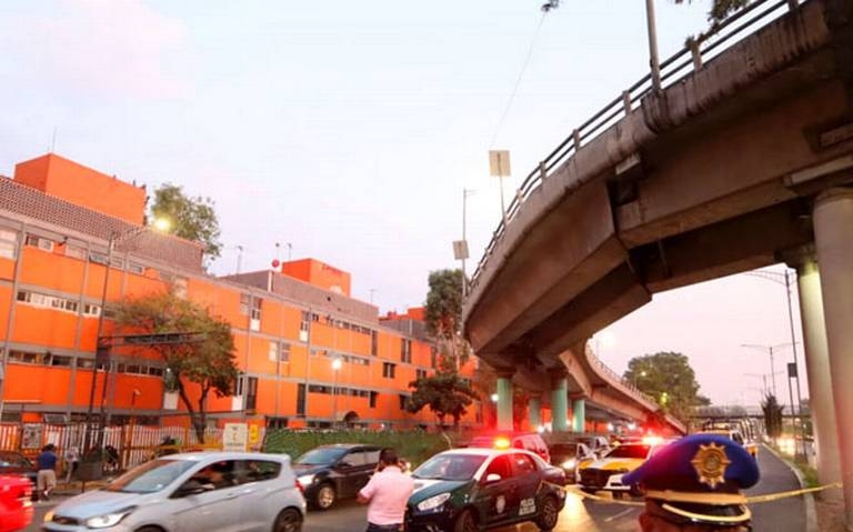 Elementos de la policía preventiva acordonaron el lugar en espera del ministerio público