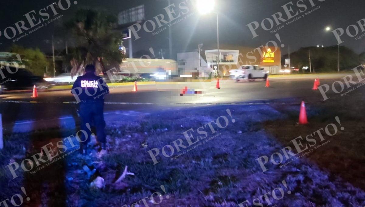 El cuerpo de un hombre quedó irreconocible en el pavimento, frente a una concesionaria automotriz, en la salida hacia el puerto