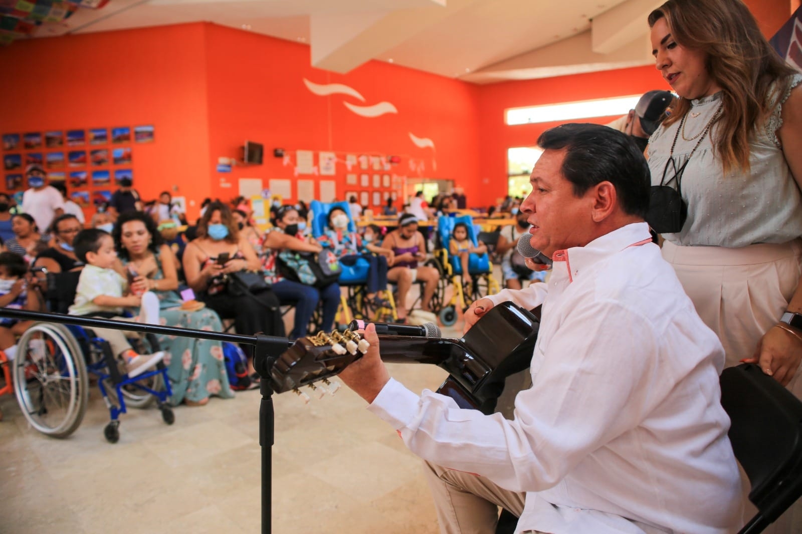 El Delegado felicitó a las madres y personal del CRIT