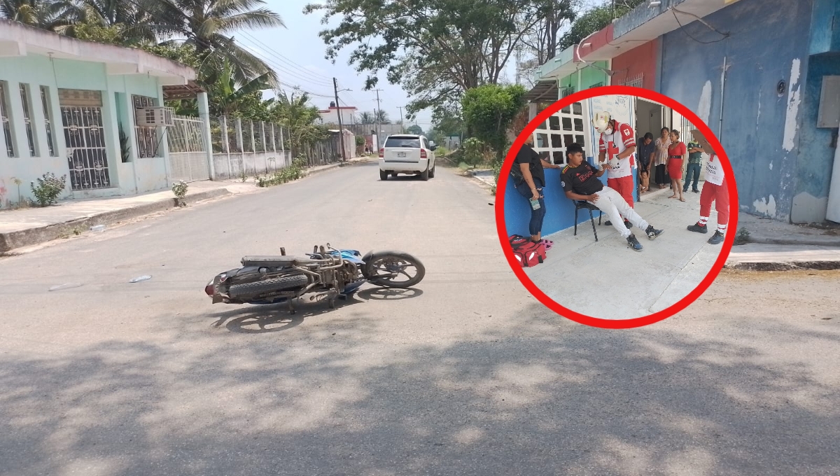 Motociclista se impacta contra camioneta en Escárcega; joven termina con lesiones en el cuerpo