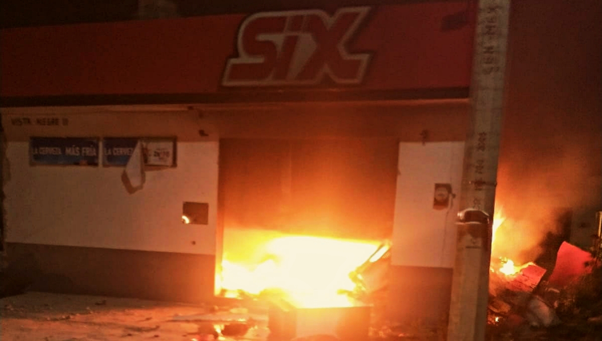 El incendio consumió los productos del Six de Valladolid El incendio consumió los productos del Six de Valladolid