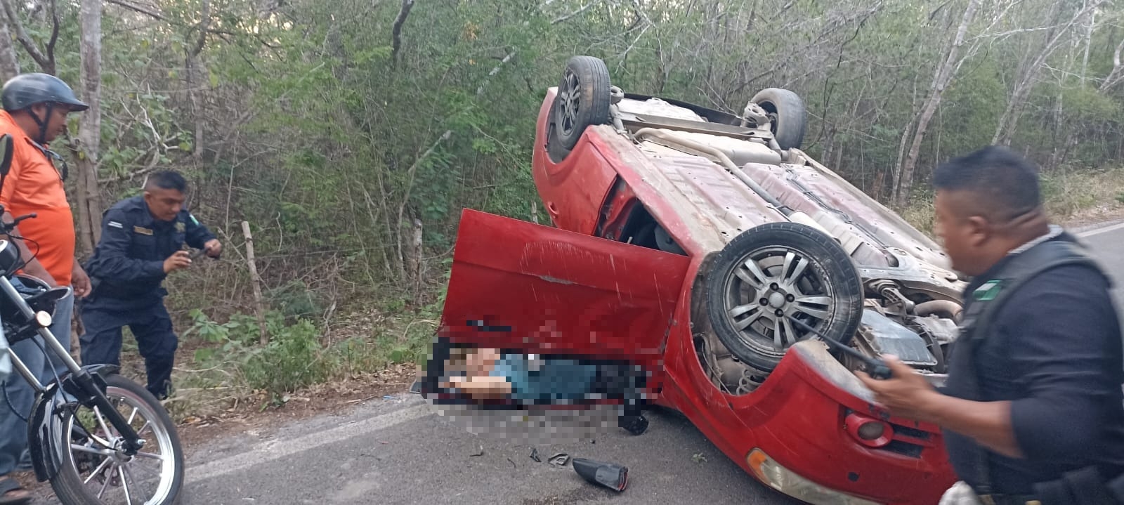 En el auto iba a una niña de 2 años que resultó ilesa