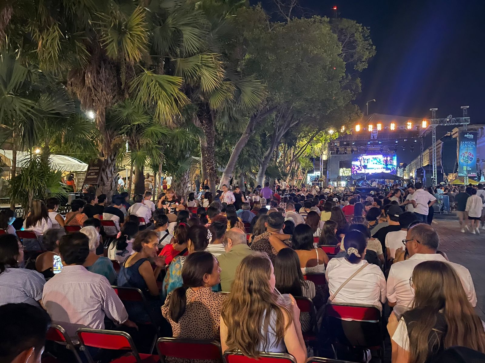 Miles de yucatecos visitan el Centro Histórico para disfrutar del concierto: EN VIVO