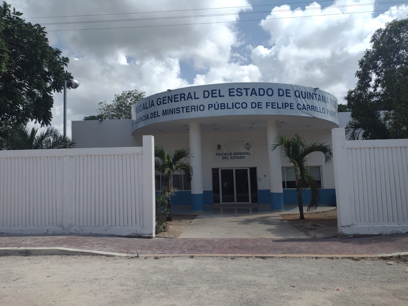 El hombre acudió a las instalaciones de la Guardia Nacional en la salida a Tulum, para pedir apoyo El hombre acudió a las instalaciones de la Guardia Nacional en la salida a Tulum, para pedir apoyo